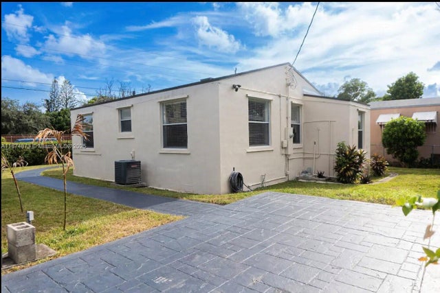 4 of 12 - 1101 Nw 30th St, Miami, FL