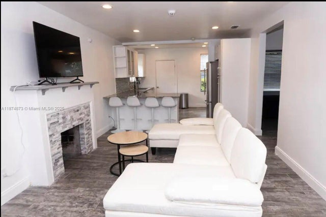 5 of 12 - 1101 Nw 30th St, Miami, FL