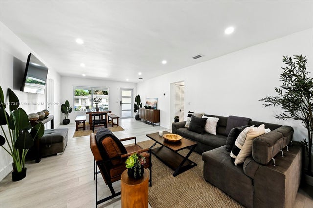2 of 42 - 16830 Ne 6th Ct, North Miami Beach, FL