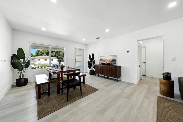 3 of 42 - 16830 Ne 6th Ct, North Miami Beach, FL