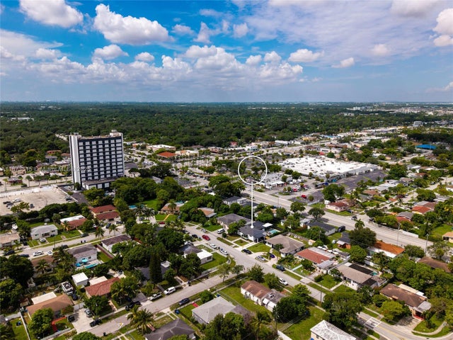 4 of 42 - 16830 Ne 6th Ct, North Miami Beach, FL