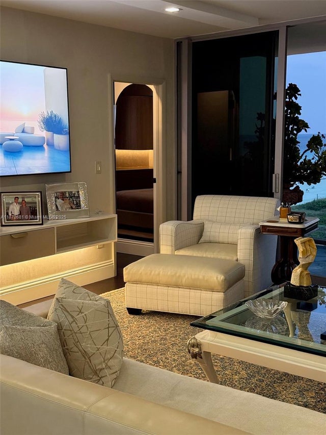 3 of 27 - 1455 Ocean Dr 904, Miami Beach, FL