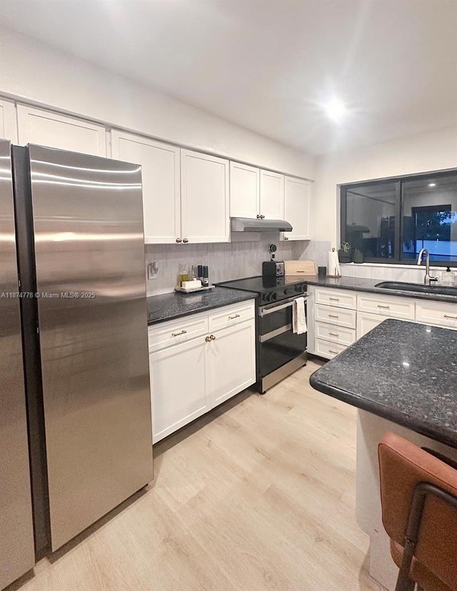 5 of 22 - 8935 Nw 11th St, Pembroke Pines, FL