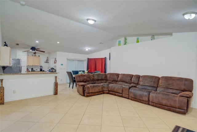 3 of 20 - 530 7th St Sw, Naples, FL