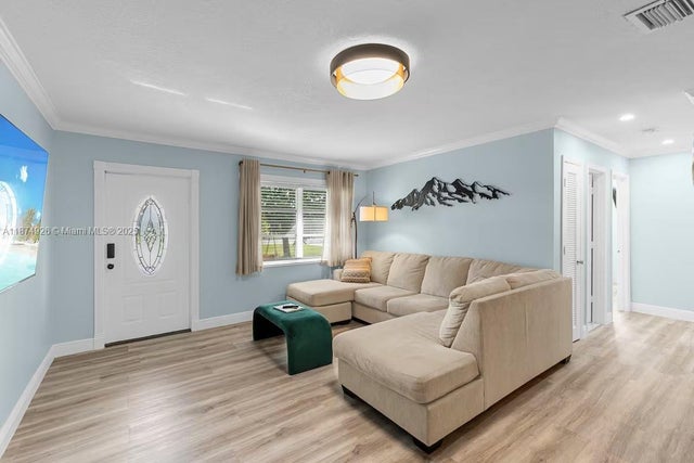 4 of 20 - 5817 Nw 70th Ave, Tamarac, FL