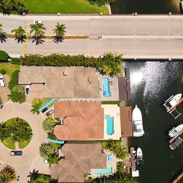 2 of 10 - 1486 Commodore Way, Hollywood, FL