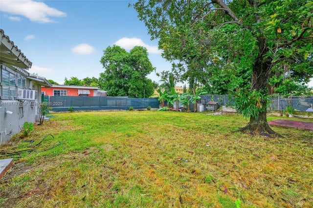 4 of 17 - 2850 Nw 4th St, Miami, FL