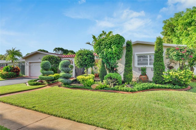 3 of 28 - 11701 Nw 14th St, Pembroke Pines, FL