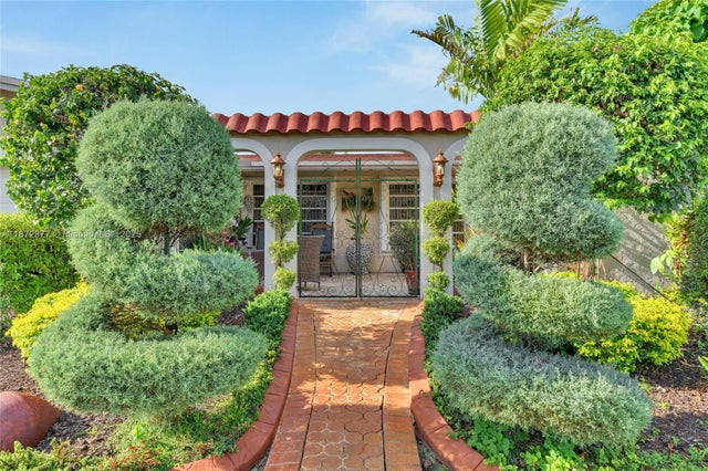 4 of 28 - 11701 Nw 14th St, Pembroke Pines, FL