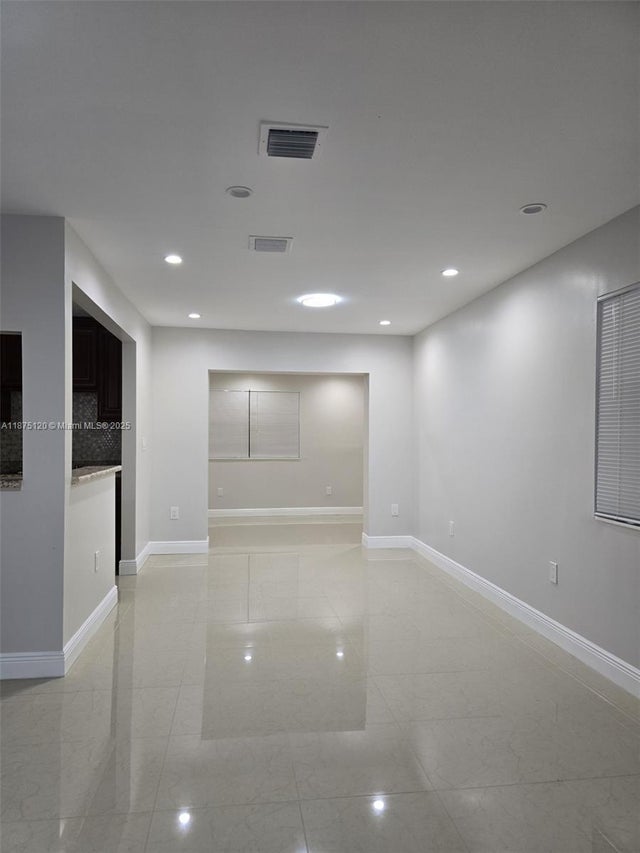 4 of 20 - 780 W 74th Pl, Hialeah, FL