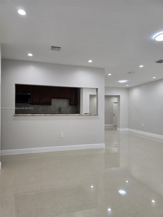 5 of 20 - 780 W 74th Pl, Hialeah, FL