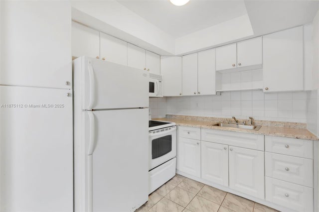 4 of 28 - 351 Ne 57th Ct, Oakland Park, FL