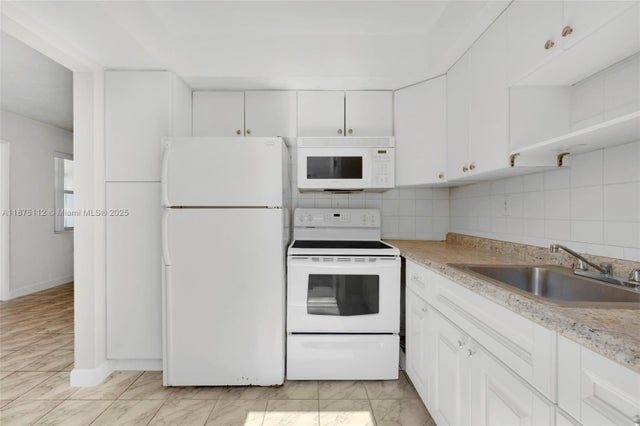 5 of 28 - 351 Ne 57th Ct, Oakland Park, FL
