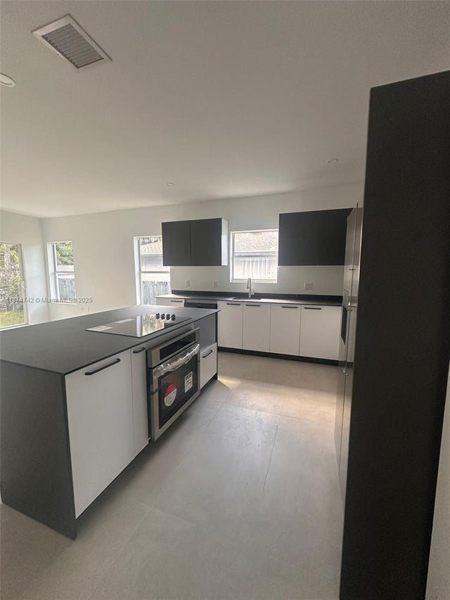 5 of 12 - 2541 Nw 9th St, Fort Lauderdale, FL