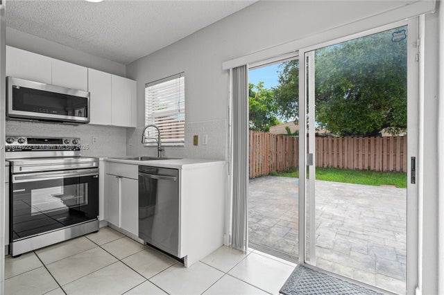 4 of 22 - 21472 Sw 87th Pl, Cutler Bay, FL