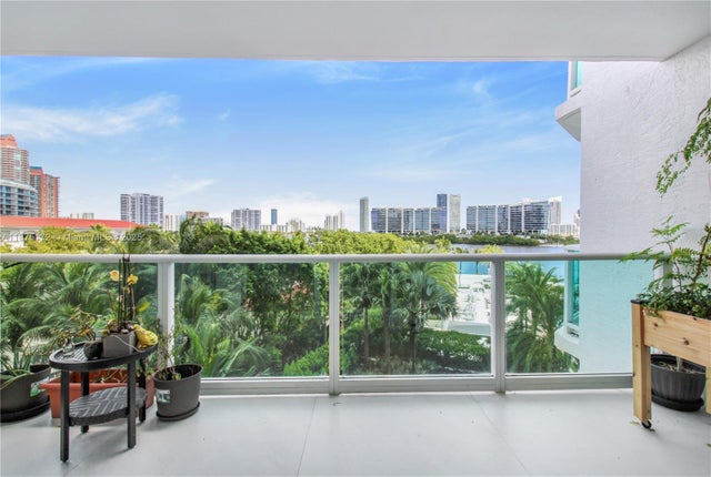 4 of 30 - 3301 Ne 183rd St 503, Aventura, FL