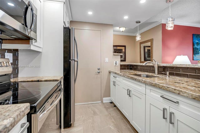 3 of 27 - 720 Bayshore Dr 804, Fort Lauderdale, FL