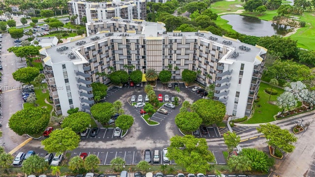 1 of 32 - 20400 W Country Club Dr 416, Aventura, FL