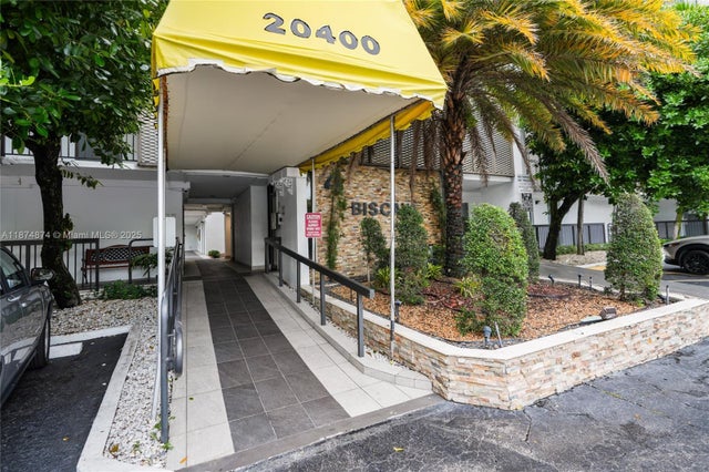 2 of 32 - 20400 W Country Club Dr 416, Aventura, FL