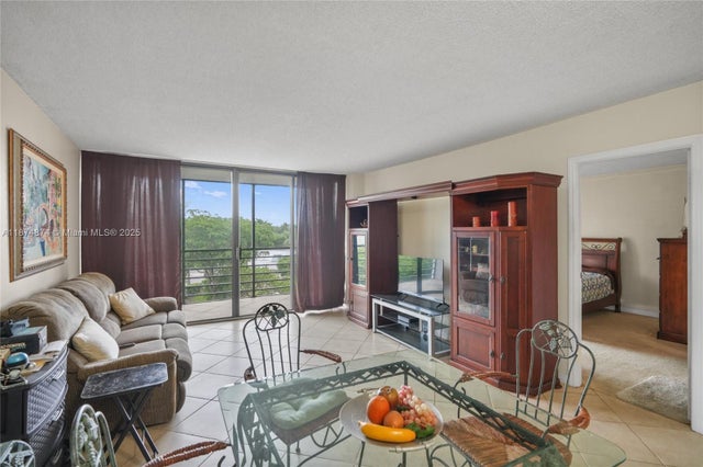 4 of 32 - 20400 W Country Club Dr 416, Aventura, FL