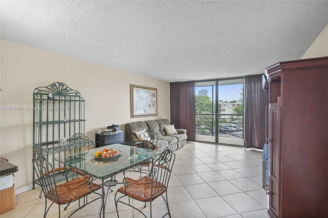 5 of 32 - 20400 W Country Club Dr 416, Aventura, FL