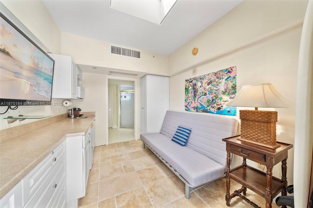 3 of 4 - 4775 Collins Ave Ca-a14, Miami Beach, FL