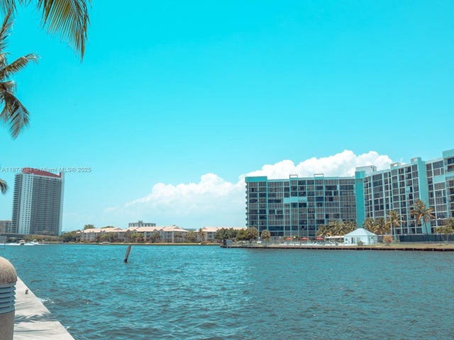 5 of 23 - 1000 Parkview Dr 805, Hallandale Beach, FL