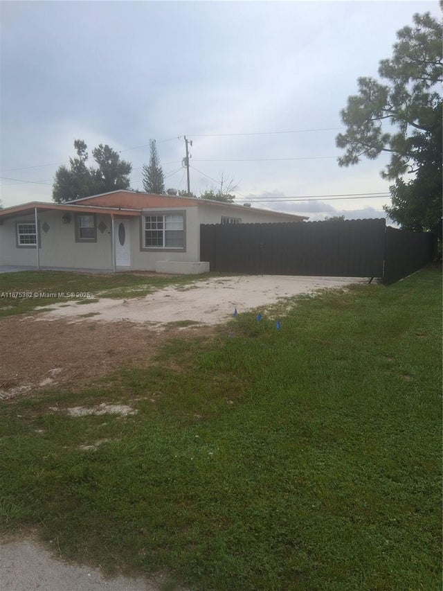 1 of 11 - 124 Apache St, Lehigh Acres, FL