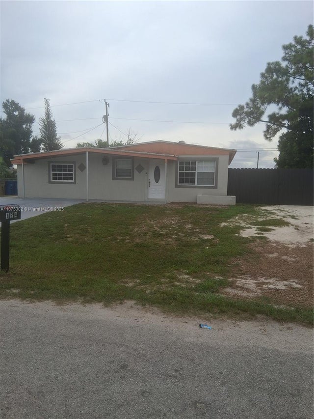 3 of 11 - 124 Apache St, Lehigh Acres, FL