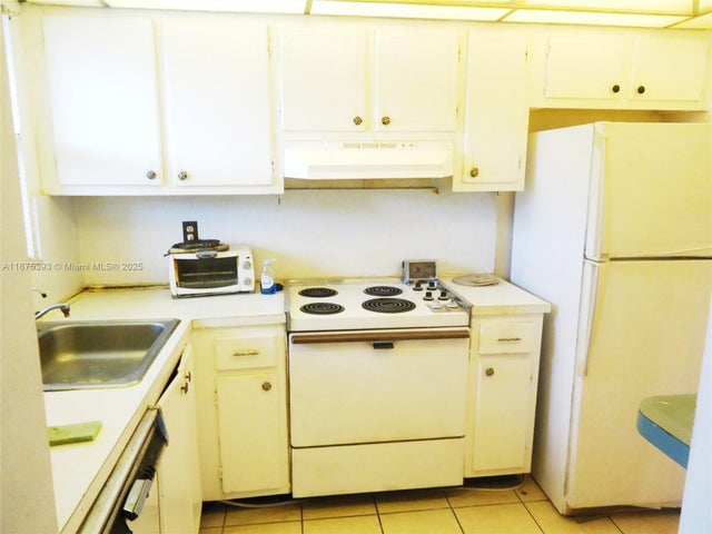 3 of 17 - 2871 E Sunrise Lakes Dr 104, Sunrise, FL