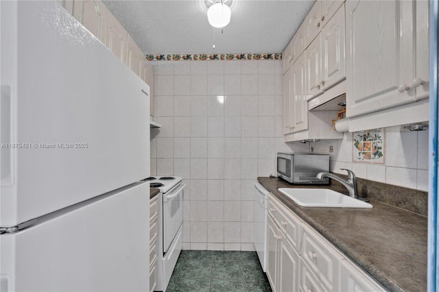 2 of 13 - 15610 Ne 6th Ave 5c, Miami, FL