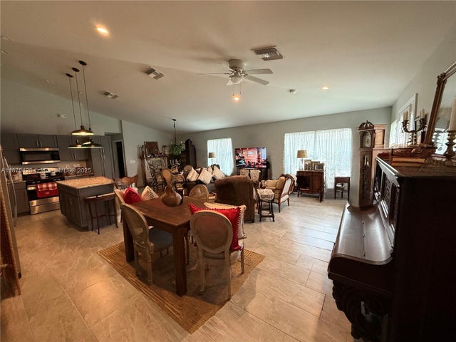 5 of 15 - 200 Village Circle, La Belle, FL