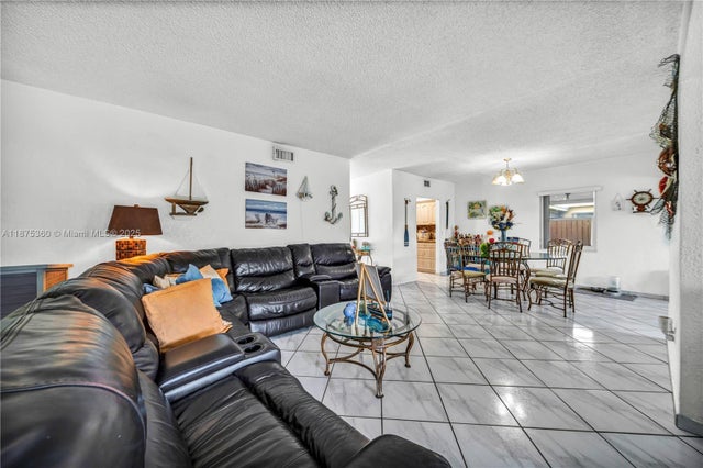 5 of 38 - 1317 W 61st Pl, Hialeah, FL