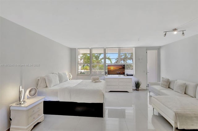 5 of 26 - 100 Lincoln Rd 417, Miami Beach, FL