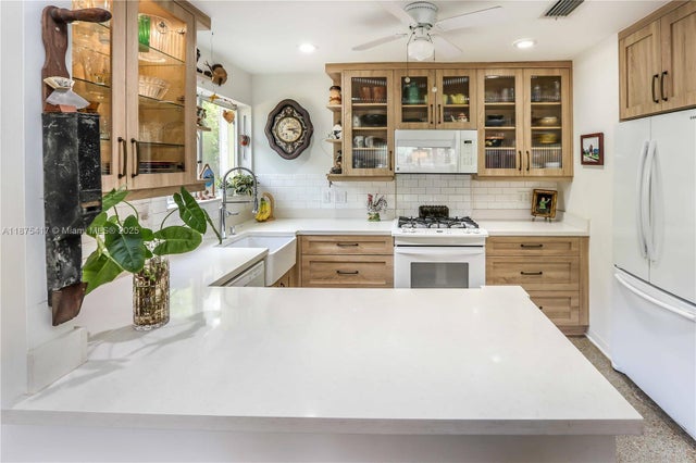 2 of 27 - 1515 Harrison St, Hollywood, FL