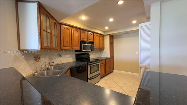 2 of 36 - 2425 Presidential Way 203, West Palm Beach, FL