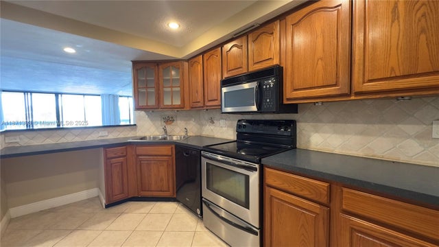 3 of 36 - 2425 Presidential Way 203, West Palm Beach, FL