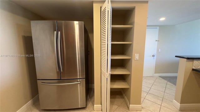 4 of 36 - 2425 Presidential Way 203, West Palm Beach, FL