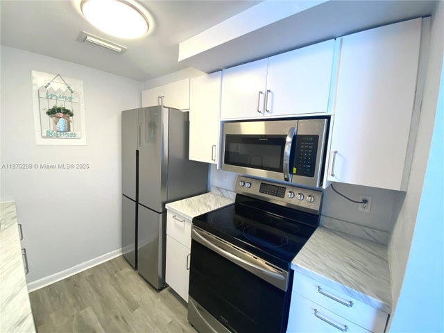 4 of 14 - 1185 Marseille Dr 307, Miami Beach, FL