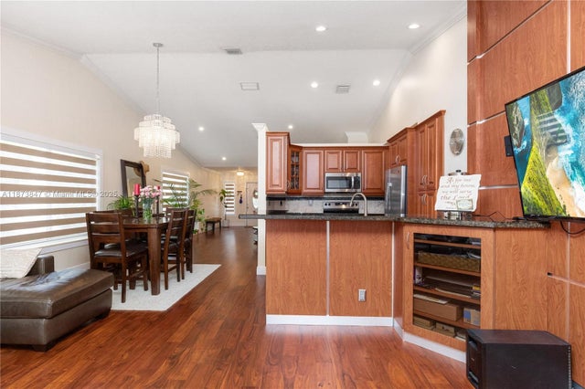 5 of 23 - 1433 Sabal Trl, Weston, FL