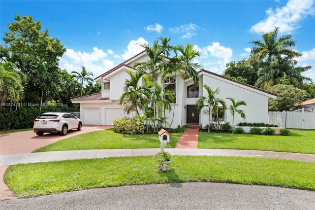 1 of 28 - 2380 Ne 214th St, Miami, FL