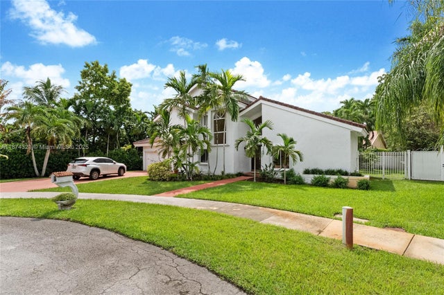 3 of 28 - 2380 Ne 214th St, Miami, FL