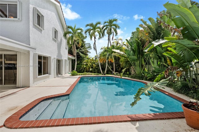 5 of 28 - 2380 Ne 214th St, Miami, FL