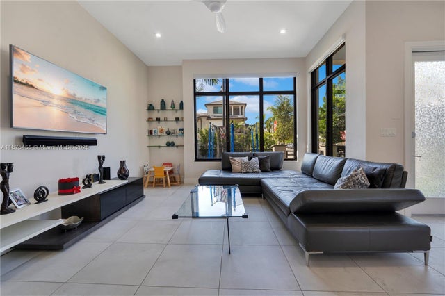 3 of 56 - 8279 Nw 43rd St, Doral, FL