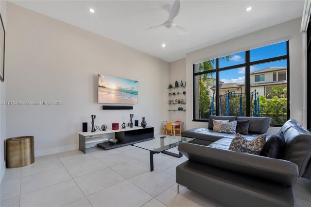 4 of 56 - 8279 Nw 43rd St, Doral, FL