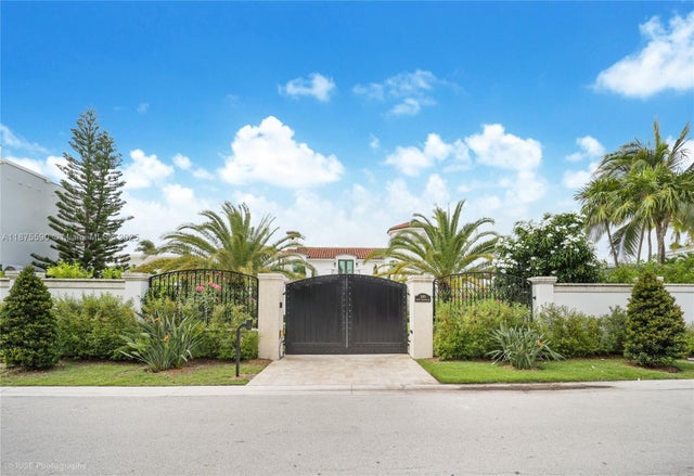4 of 45 - 1001 N Venetian Dr, Miami, FL