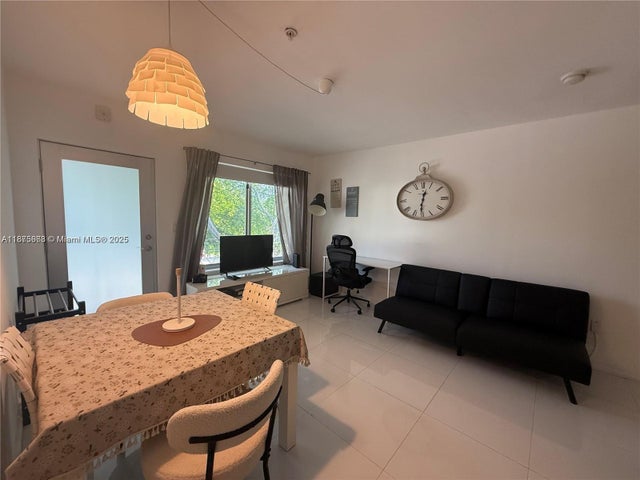 1 of 17 - 801 15th St 202, Miami Beach, FL