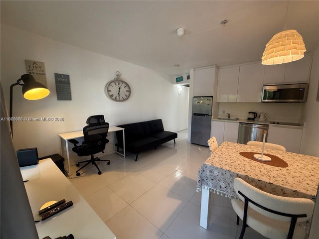 3 of 17 - 801 15th St 202, Miami Beach, FL