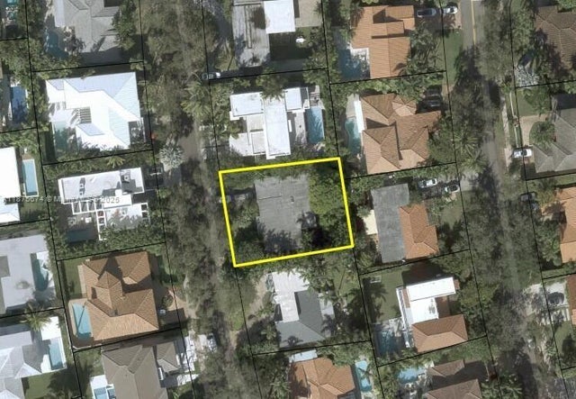 3 of 6 - 737 Woodcrest Rd, Key Biscayne, FL