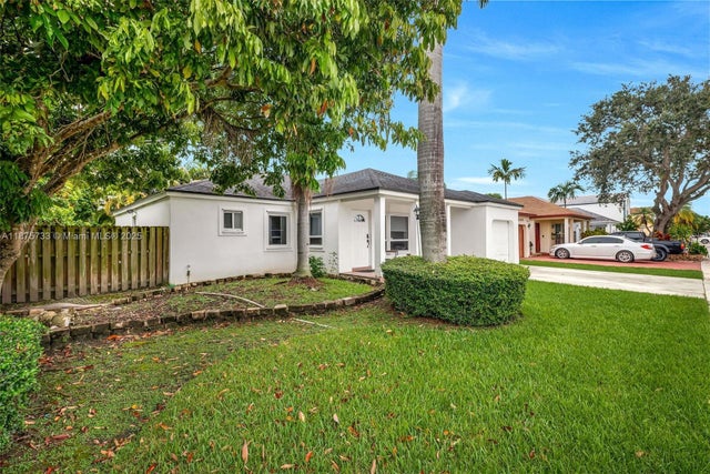 4 of 27 - 15450 Sw 143rd Ave, Miami, FL